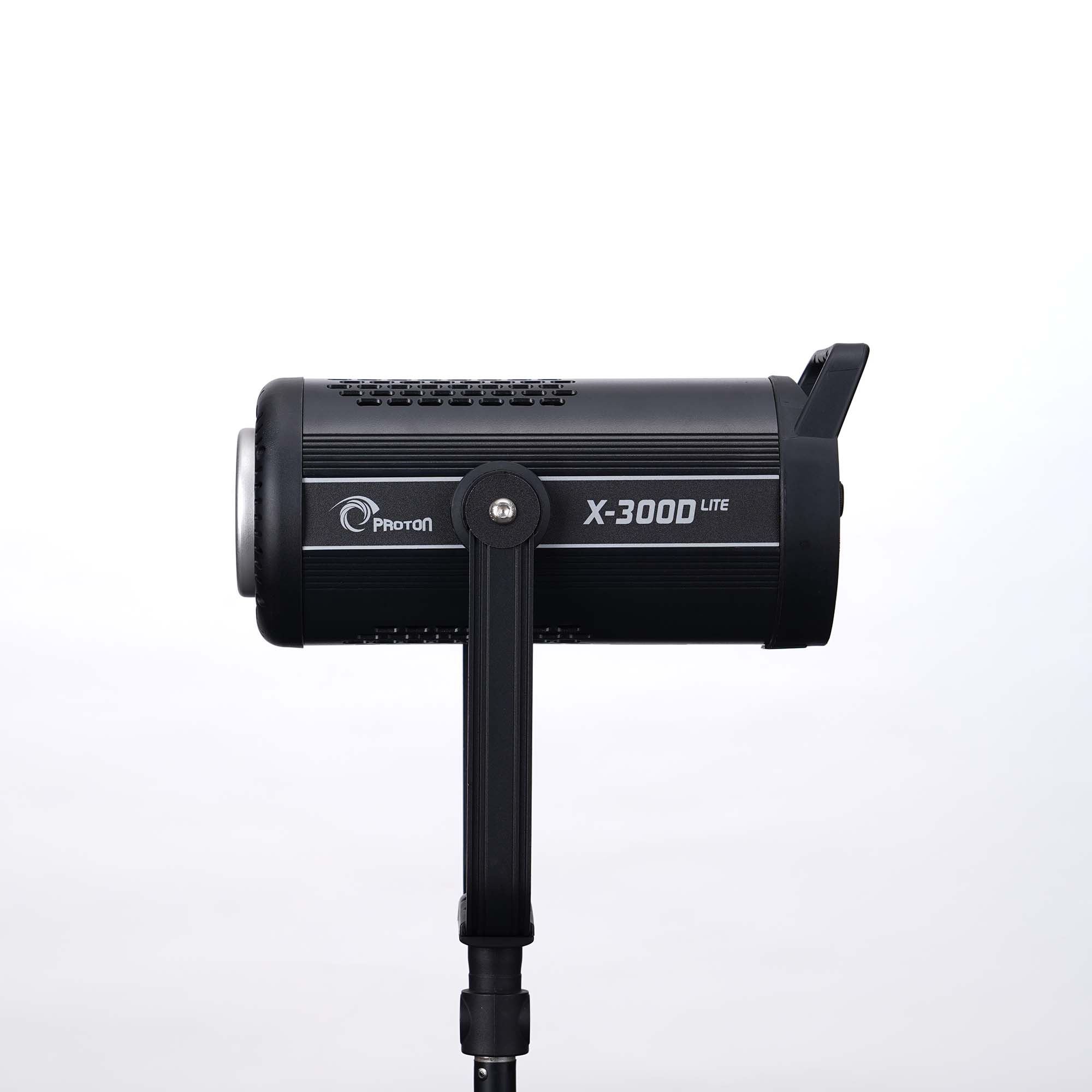 Đèn led Proton Xlux X-300D 5600K